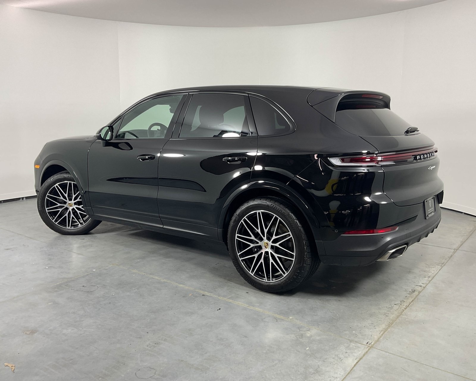 2024 Porsche Cayenne photo 3