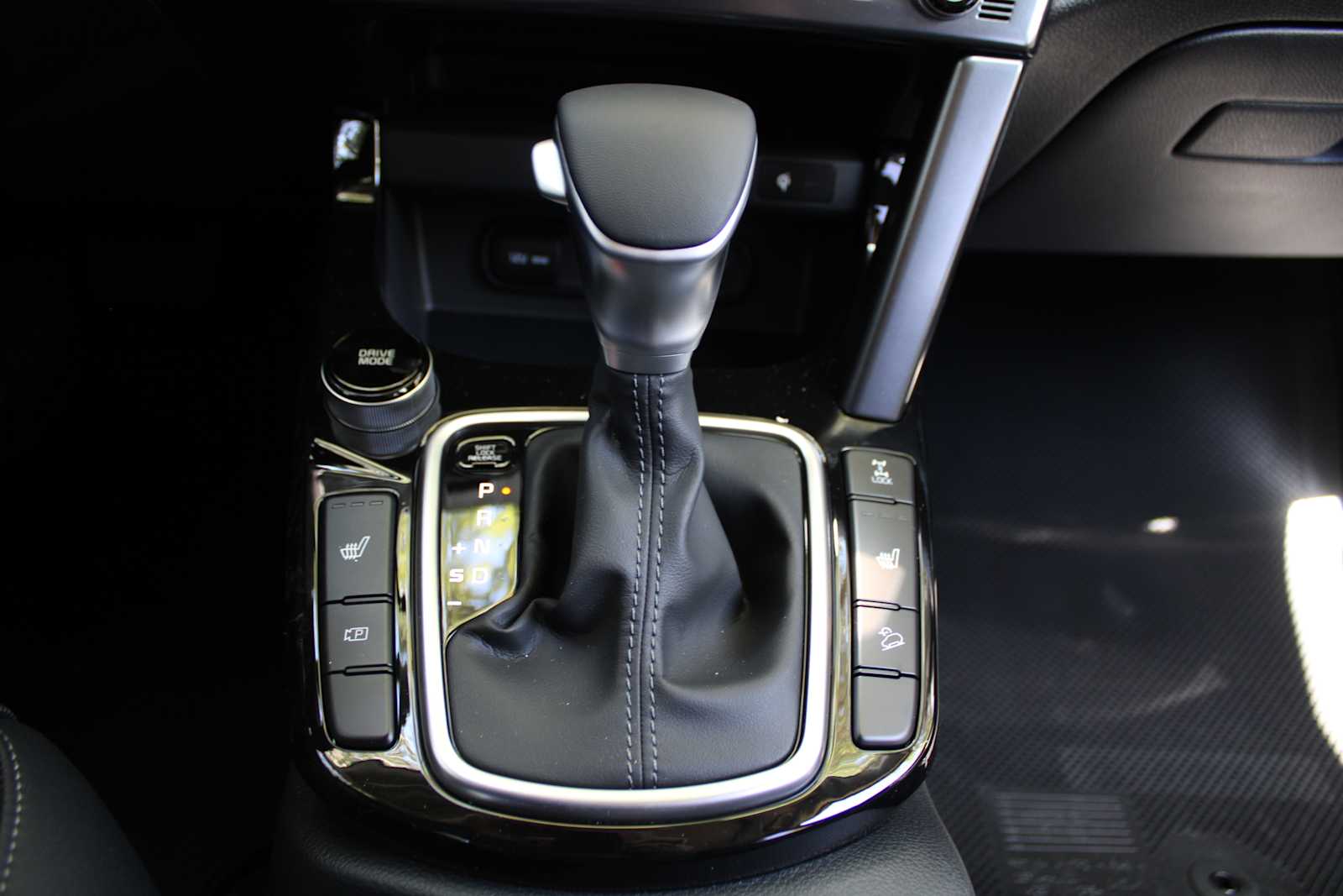 2025 Kia Seltos EX photo 28