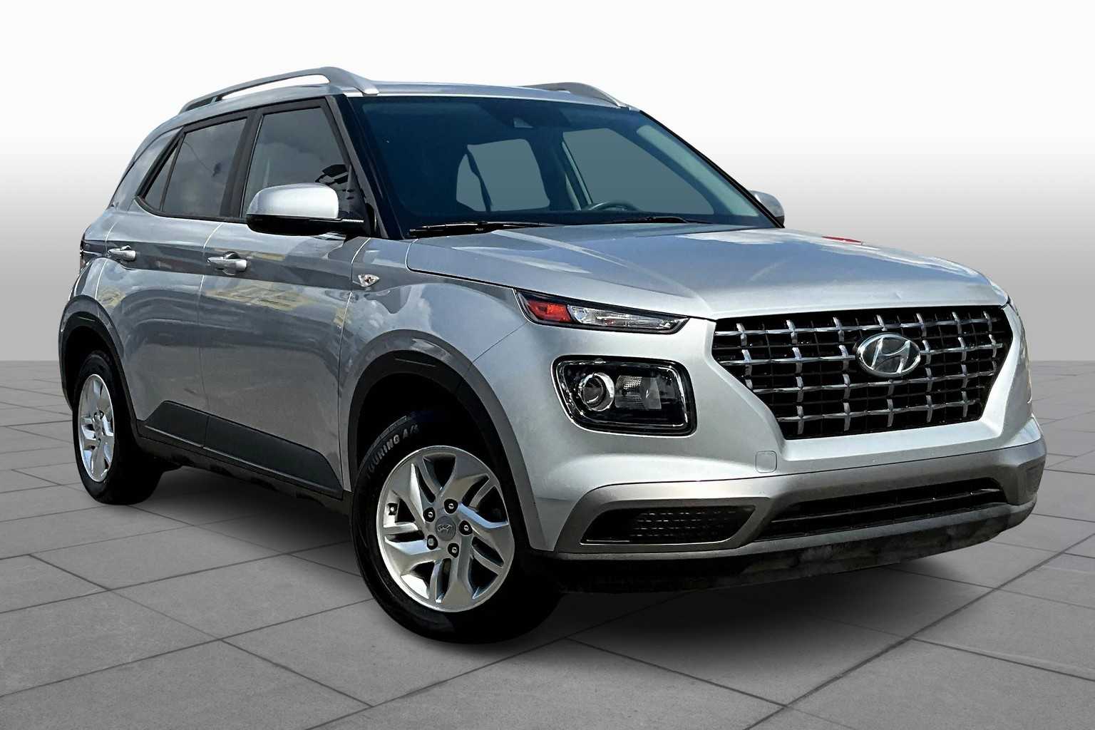 2020 Hyundai Venue SEL photo 2