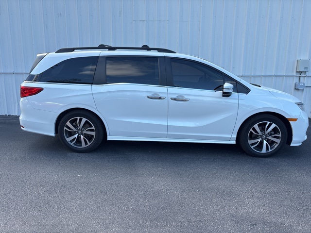 2022 Honda Odyssey Touring photo 2
