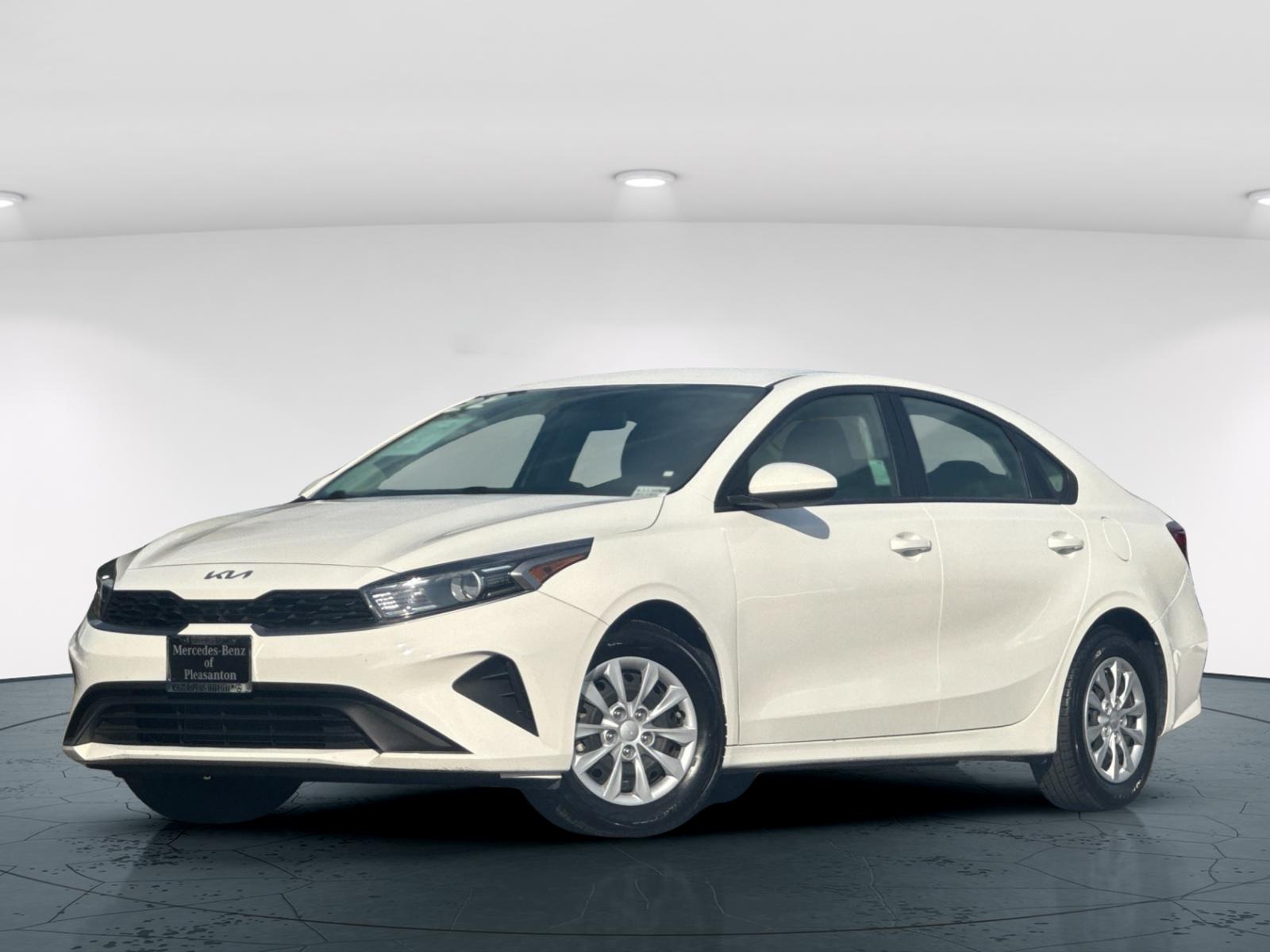 2022 Kia Forte FE photo 2