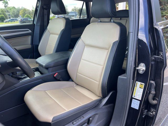 2022 Volkswagen Atlas Cross Sport V6 SEL photo 2