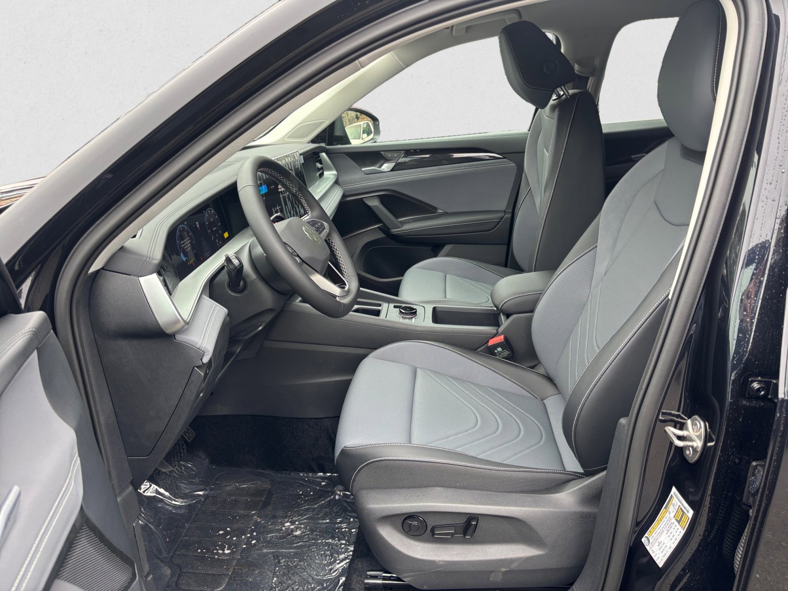 2025 Volkswagen Tiguan SE photo 8
