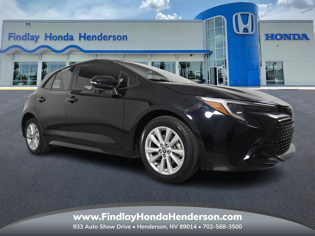 2024 Toyota Corolla Hatchback SE's photo