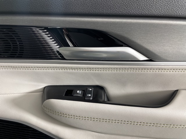2025 Jeep Wagoneer Series III photo 13