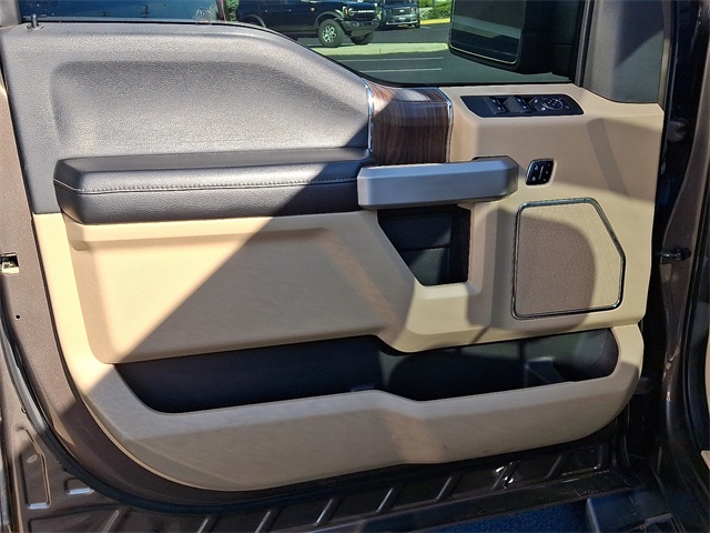 2015 Ford F-150 Lariat photo 12