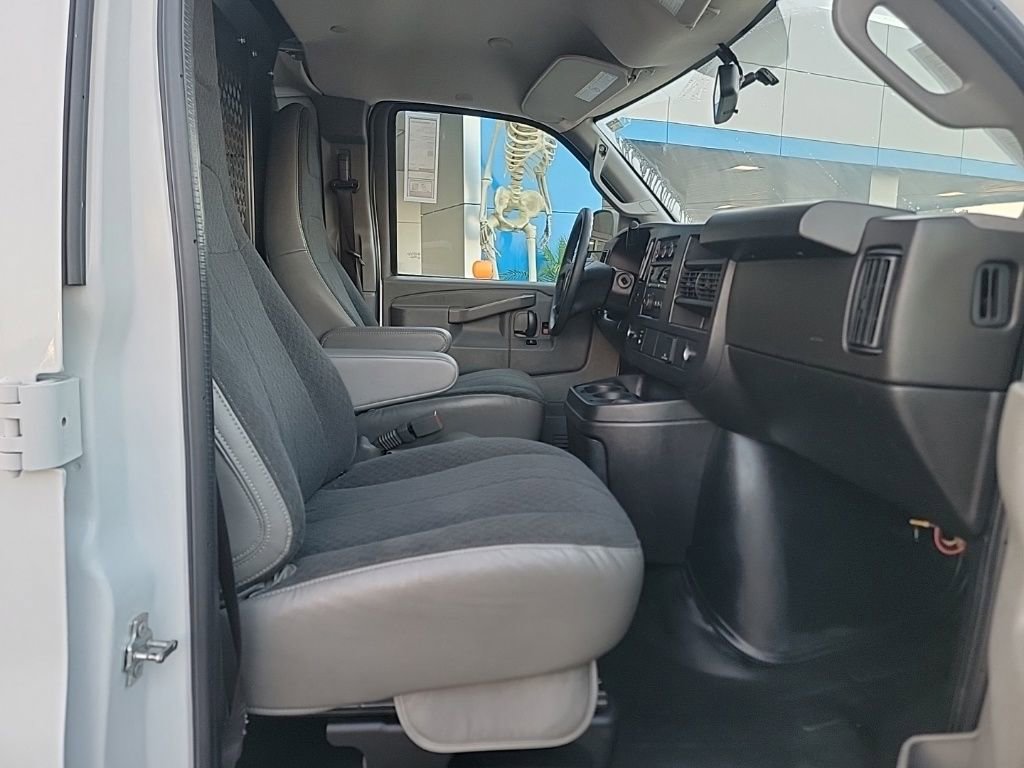 2023 Gmc Savana Cargo 2500 photo 15