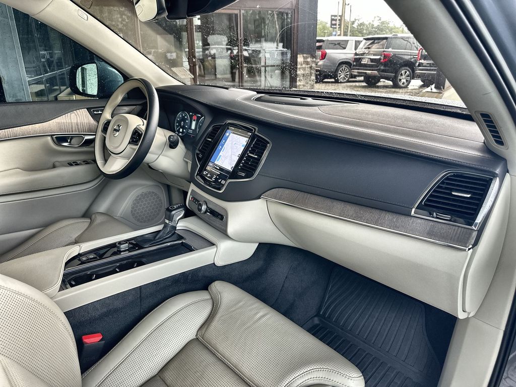2022 Volvo XC90 T6 Inscription photo 29