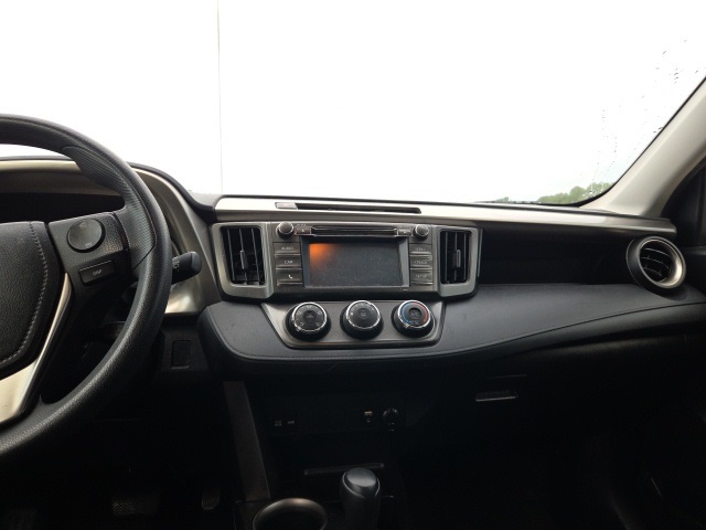 2015 Toyota RAV4 LE photo 11