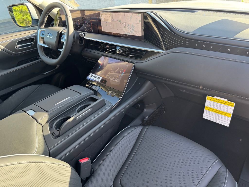 2026 Infiniti QX80 Luxe photo 11