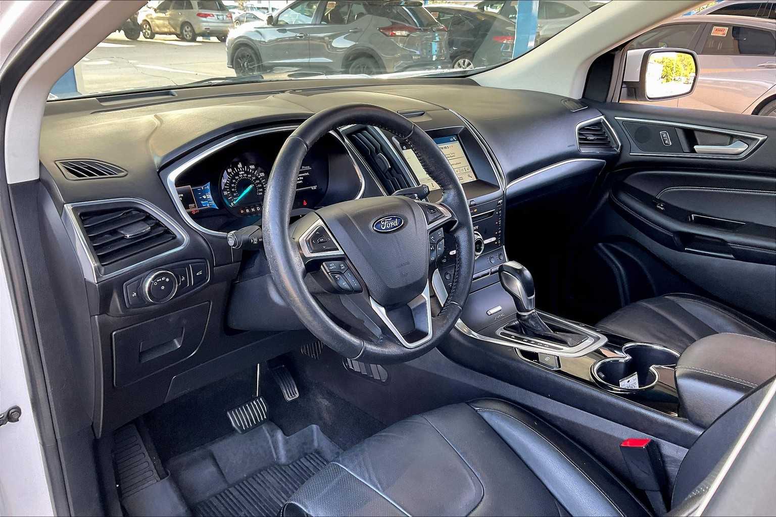 2017 Ford Edge Titanium photo 16