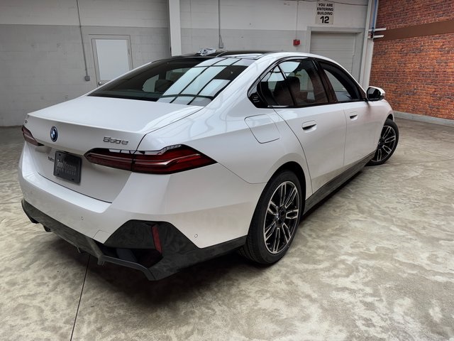 2026 Bmw 550e xDrive photo 4