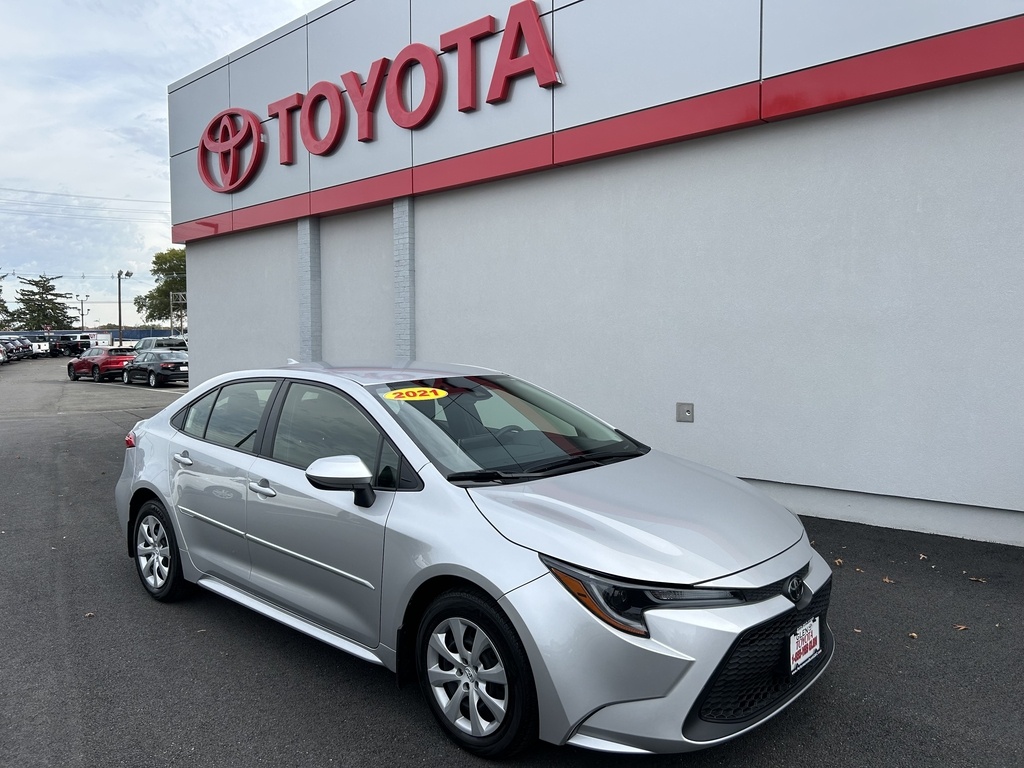 2021 Toyota Corolla LE's photo