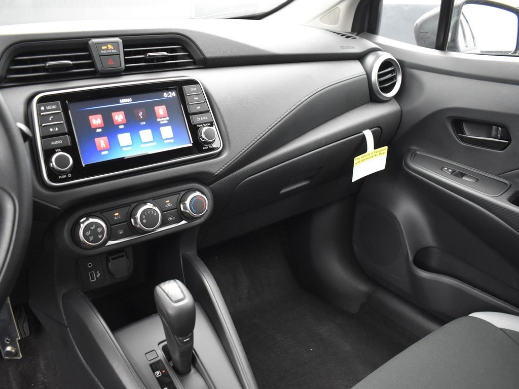2025 Nissan Versa 1.6 S photo 27