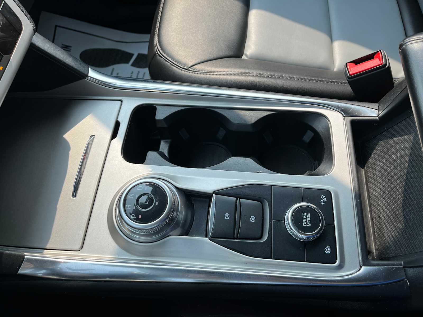 2023 Ford Explorer XLT photo 21