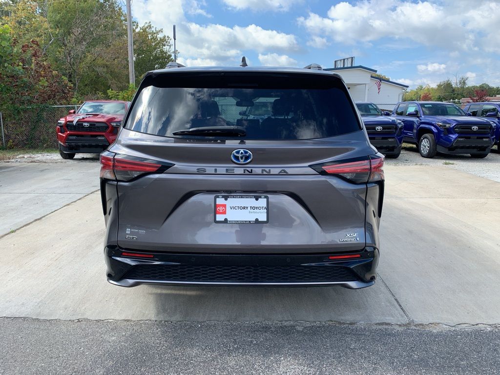 2021 Toyota Sienna XSE photo 4