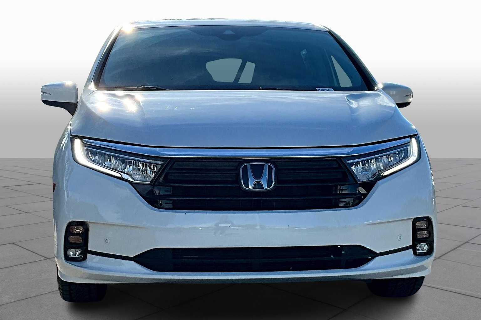 2023 Honda Odyssey Touring photo 3