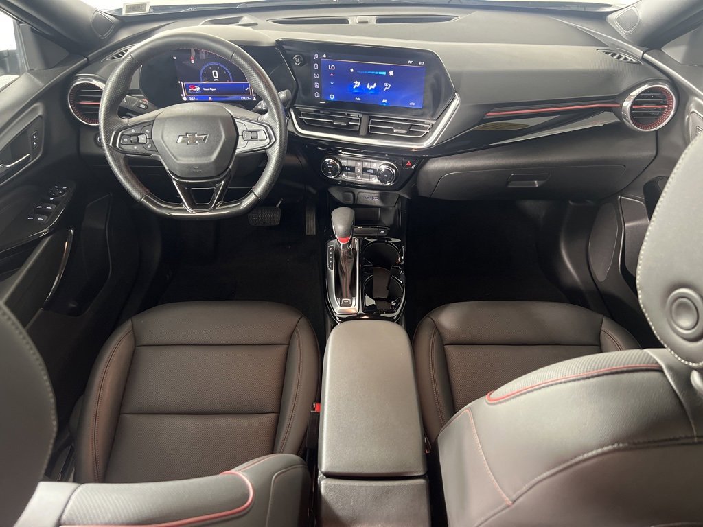 2024 Chevrolet Trax photo 2