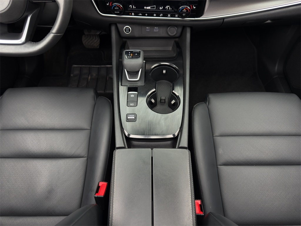 2022 Nissan Rogue SV photo 15