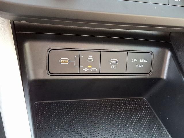 2025 Hyundai Tucson SE photo 12