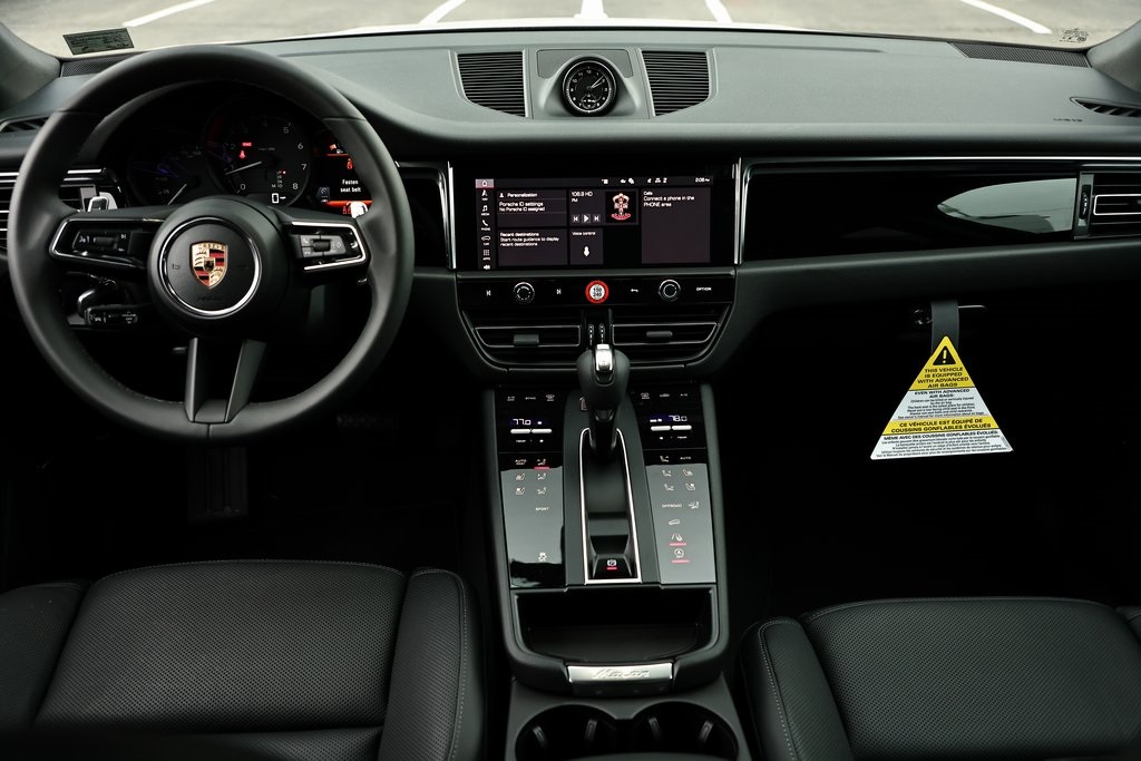 2025 Porsche Macan T photo 28
