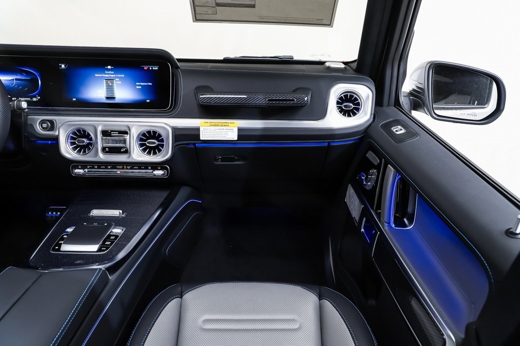 2025 Mercedes Benz G photo 17