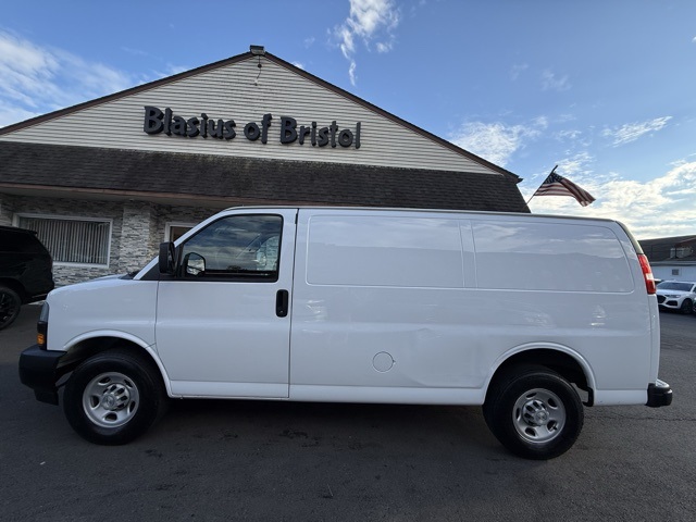 2022 Chevrolet Express 2500 Work Cargo Van photo 4