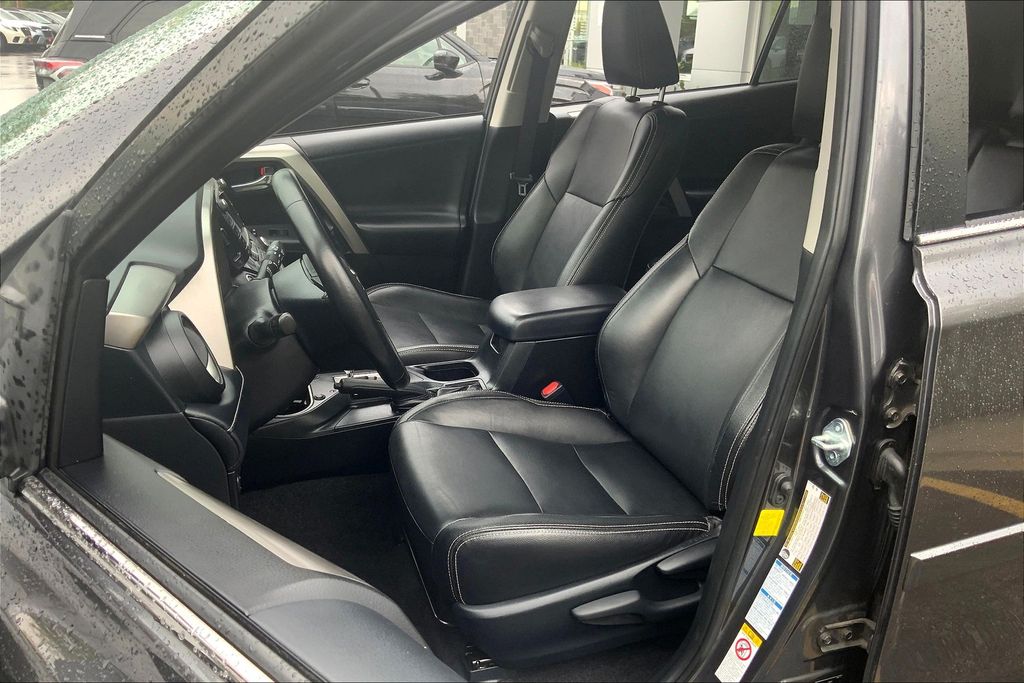 2017 Toyota RAV4 XLE photo 24