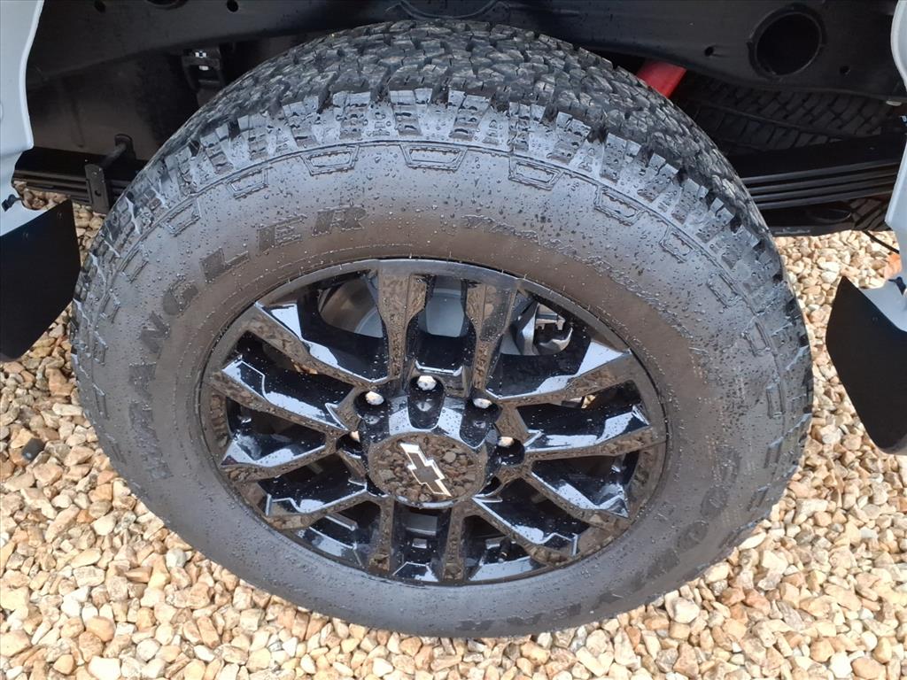 2026 Chevrolet Silverado 2500HD Custom photo 3