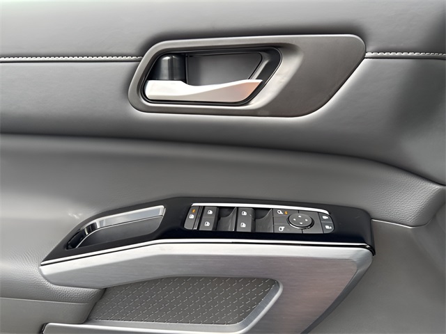 2025 Nissan Pathfinder SL photo 27