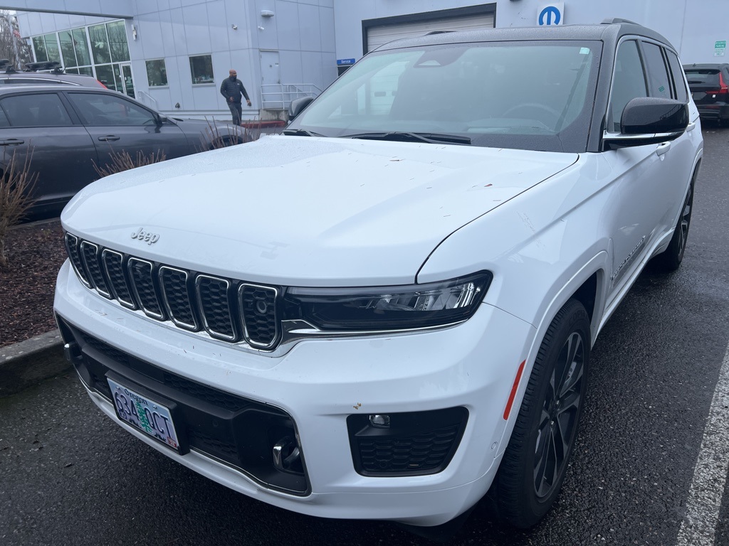 2024 Jeep Grand Cherokee Overland photo 3