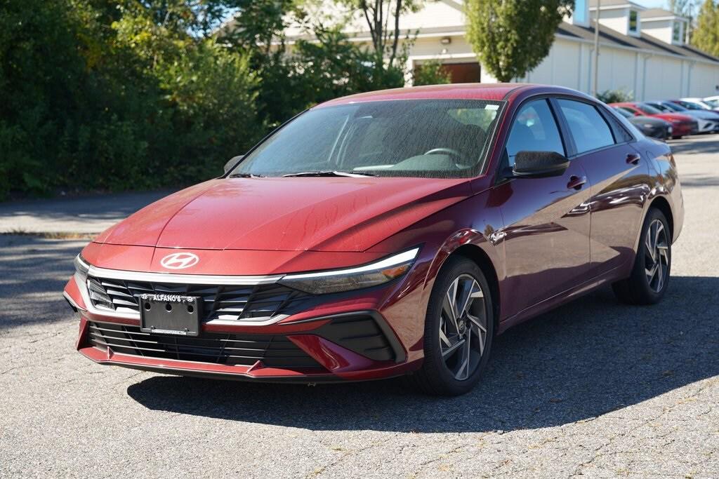 2025 Hyundai Elantra SEL Sport photo 3