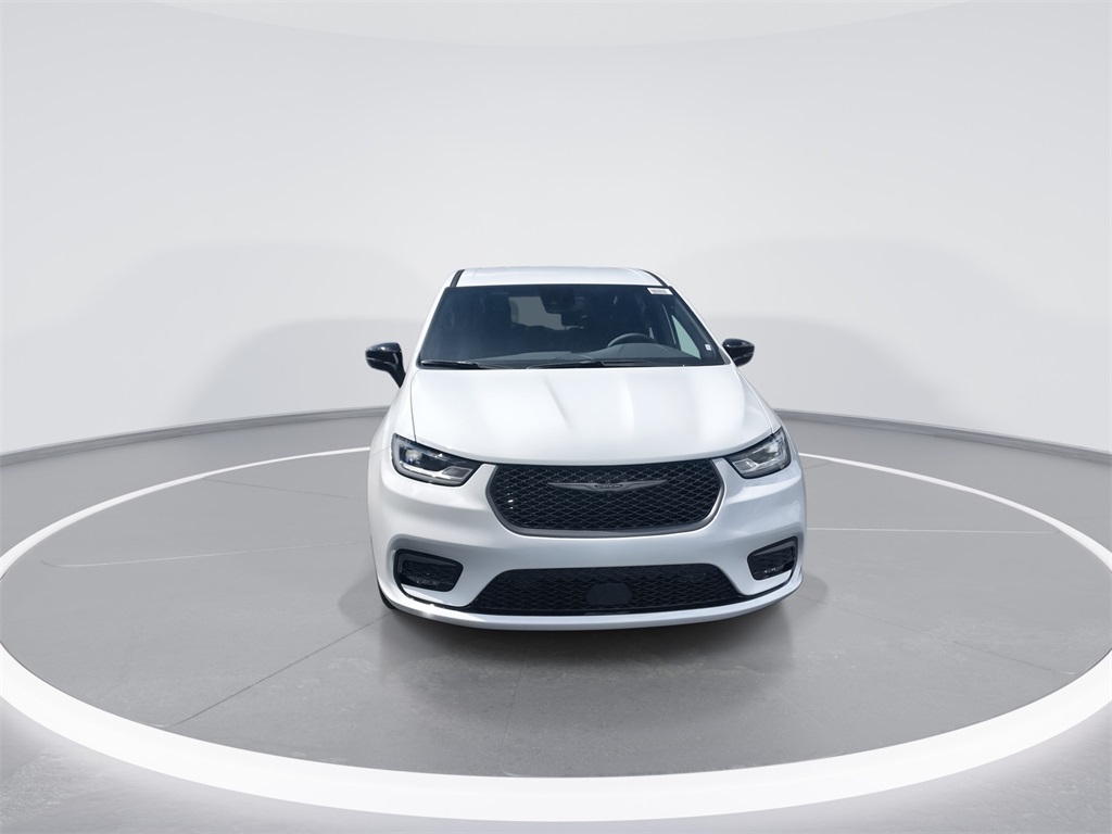 2026 Chrysler Pacifica photo 3