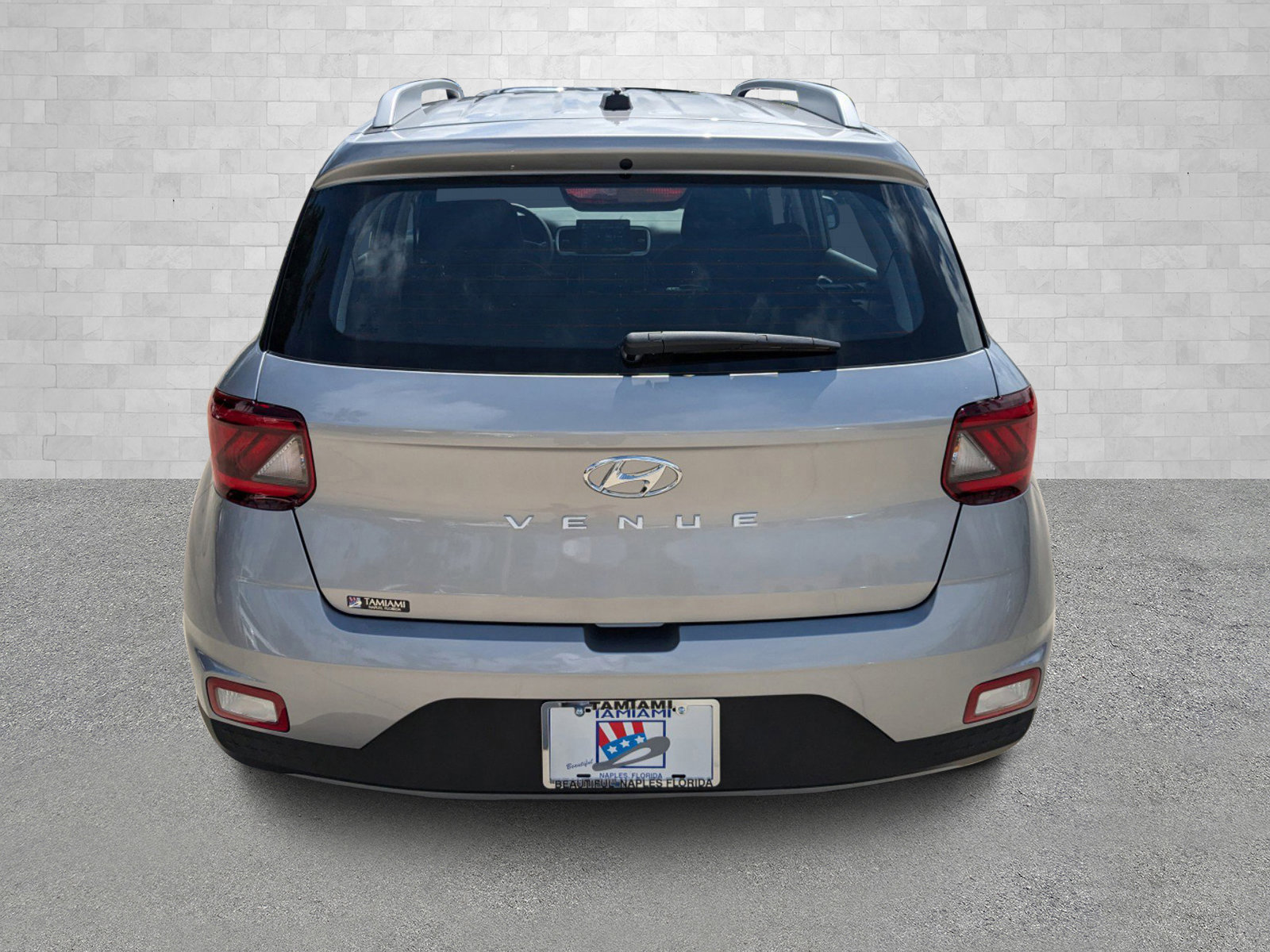 2025 Hyundai Venue SEL photo 2