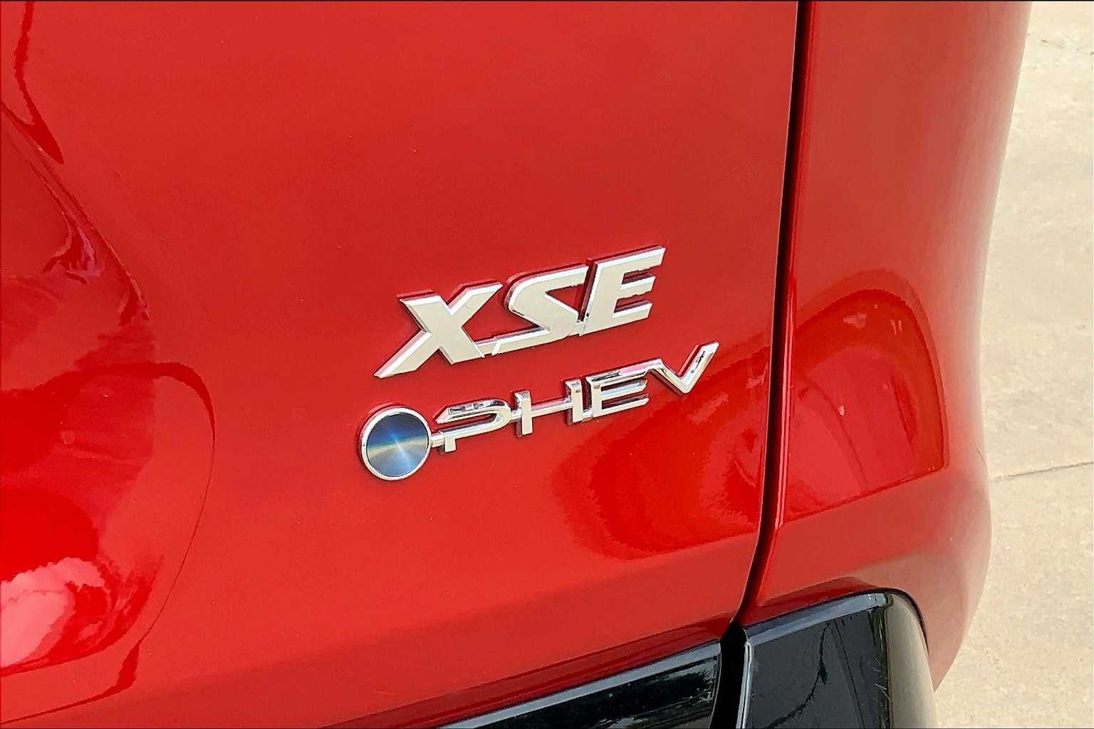 2025 Toyota RAV4 Hybrid XSE photo 18