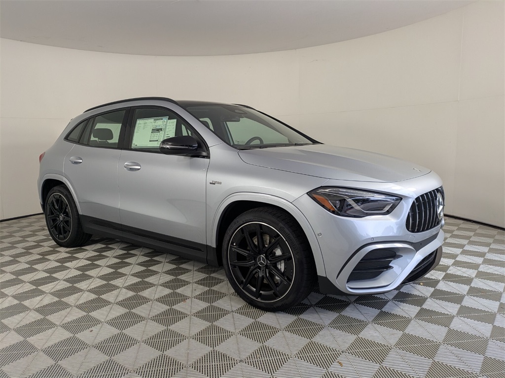 2026 Mercedes-Benz GLA AMG GLA 35's photo