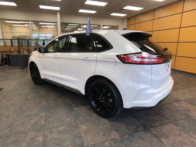 2022 Ford Edge ST photo 4