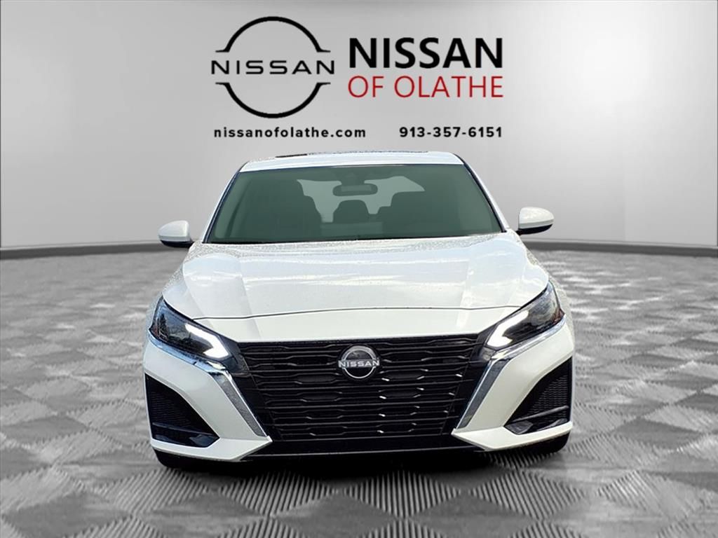 2025 Nissan Altima SV photo 26