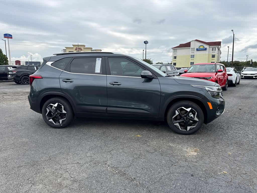 2025 Kia Seltos EX photo 2