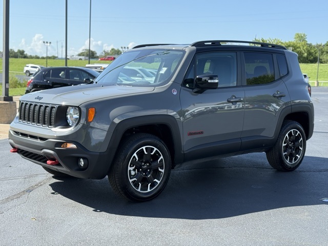 2023 Jeep Renegade Trailhawk photo 2