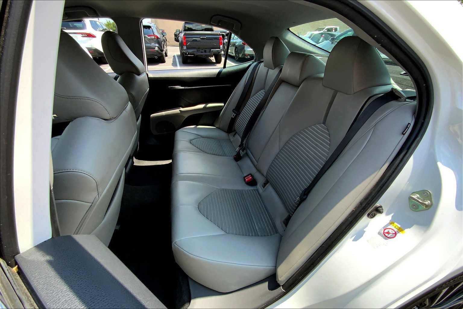 2019 Toyota Camry SE photo 17