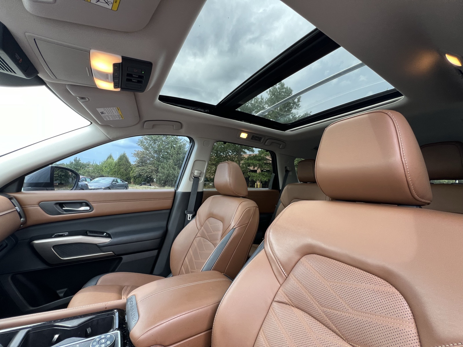 2022 Nissan Pathfinder Platinum photo 9