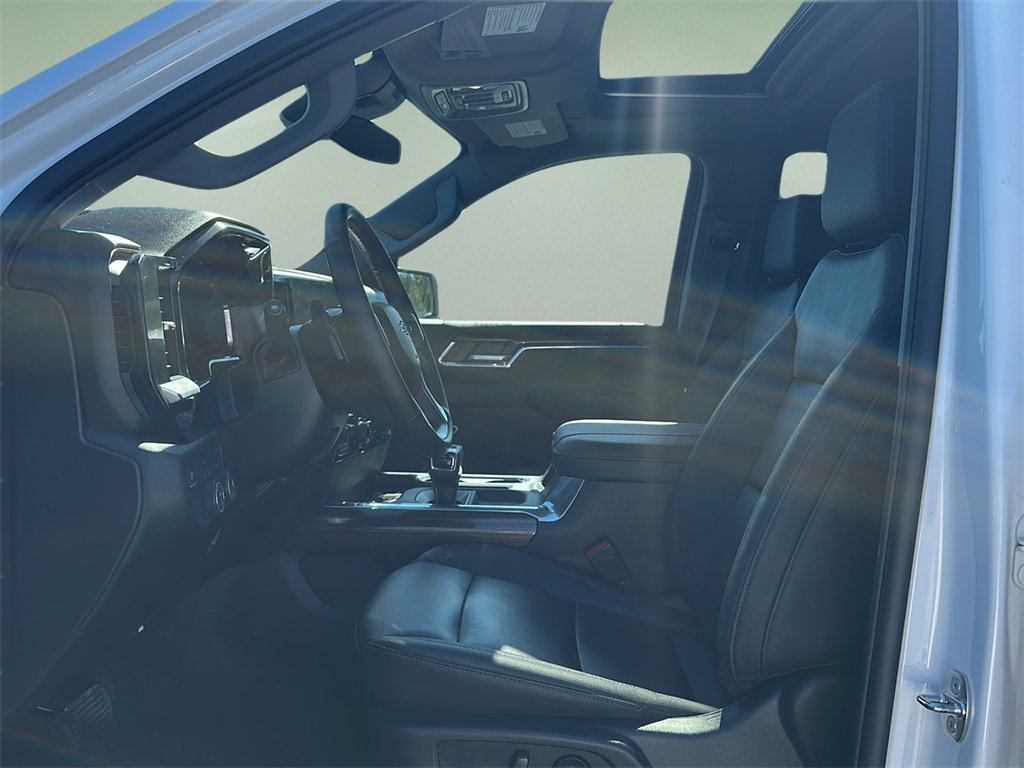 2024 Chevrolet Silverado 1500 RST photo 2