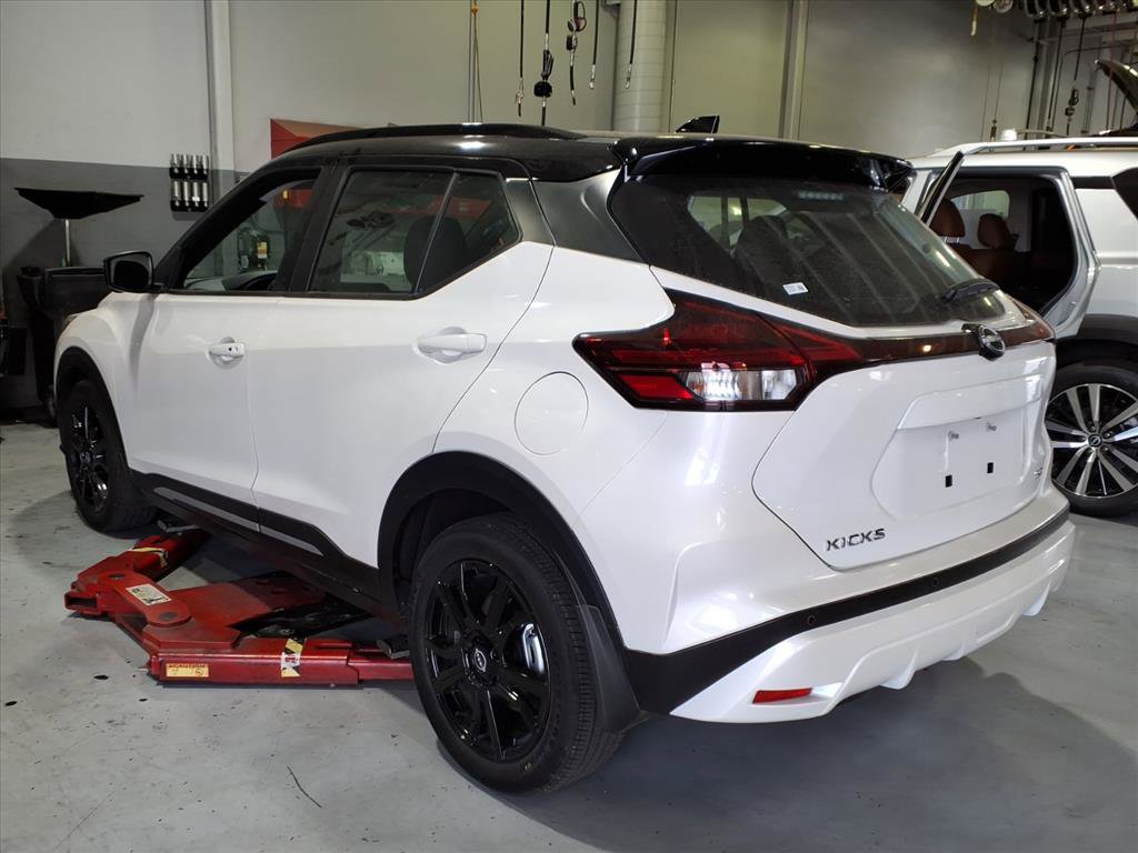2024 Nissan Kicks SR photo 3