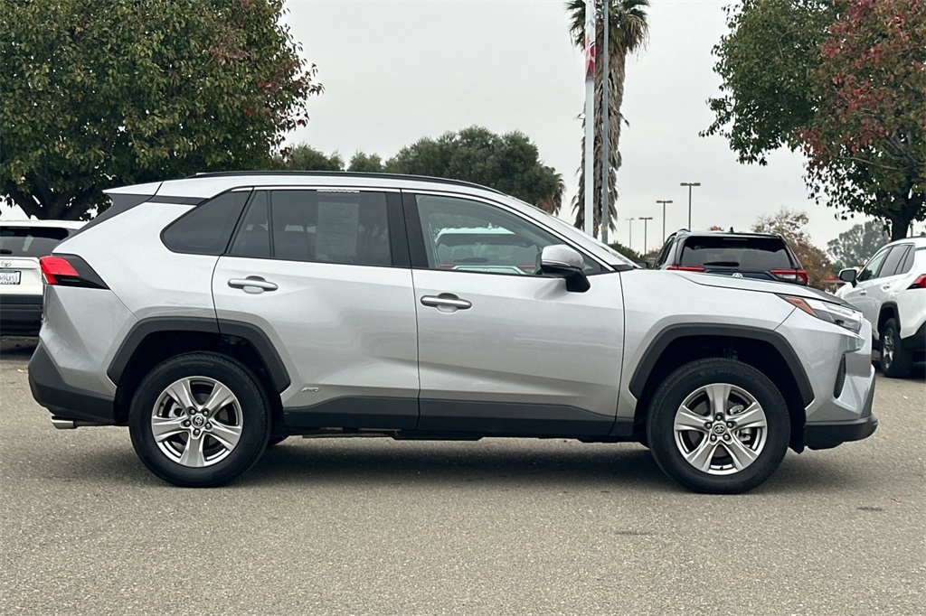 2025 Toyota RAV4 Hybrid XLE photo 2