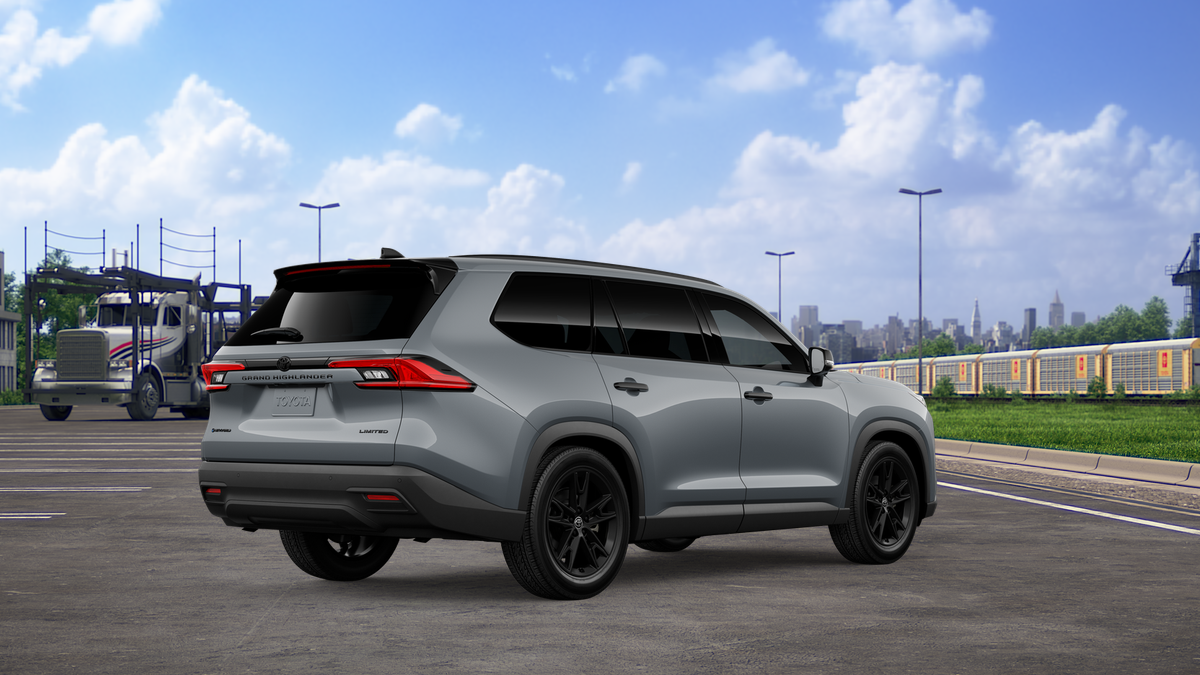 2026 Toyota Highlander Hybrid photo 10