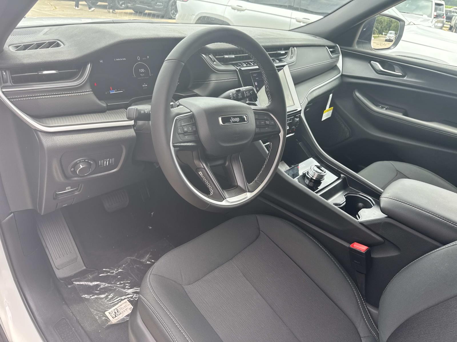 2025 Jeep Cherokee Laredo X photo 9