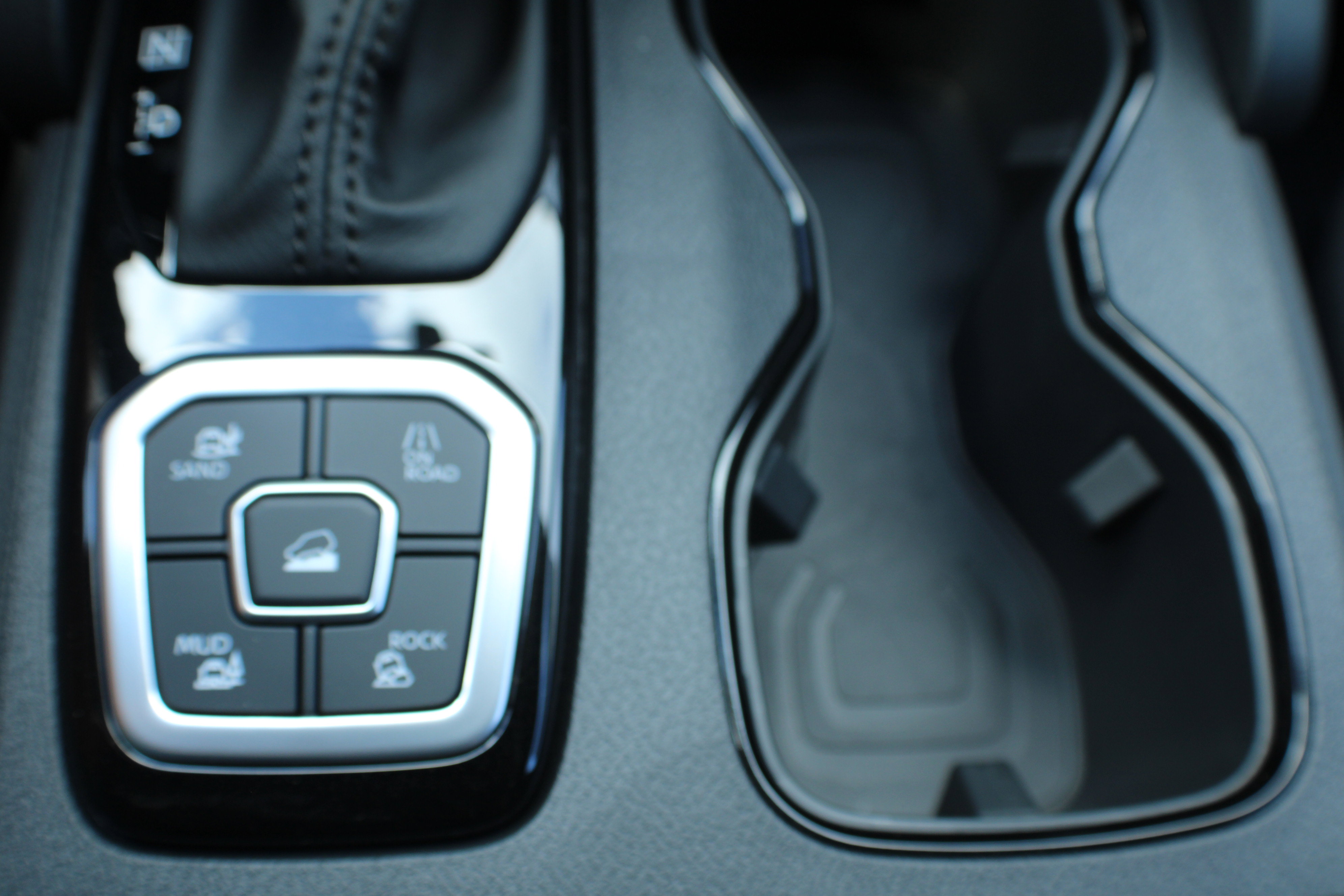 2026 Nissan Frontier SV photo 3