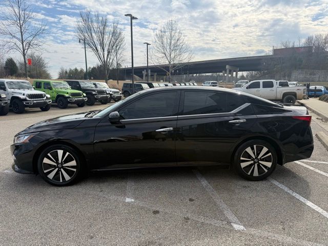 Used 2019 Nissan Altima SL with VIN 1N4BL4EV5KC135736 for sale in Collierville, TN