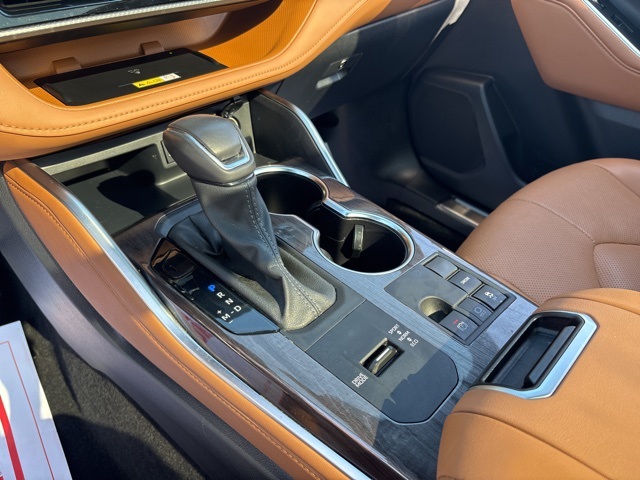 2024 Toyota Highlander Platinum photo 17